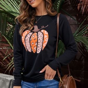 NWOT Halloween Graphic Pumpkin Pullover Sweatshirt